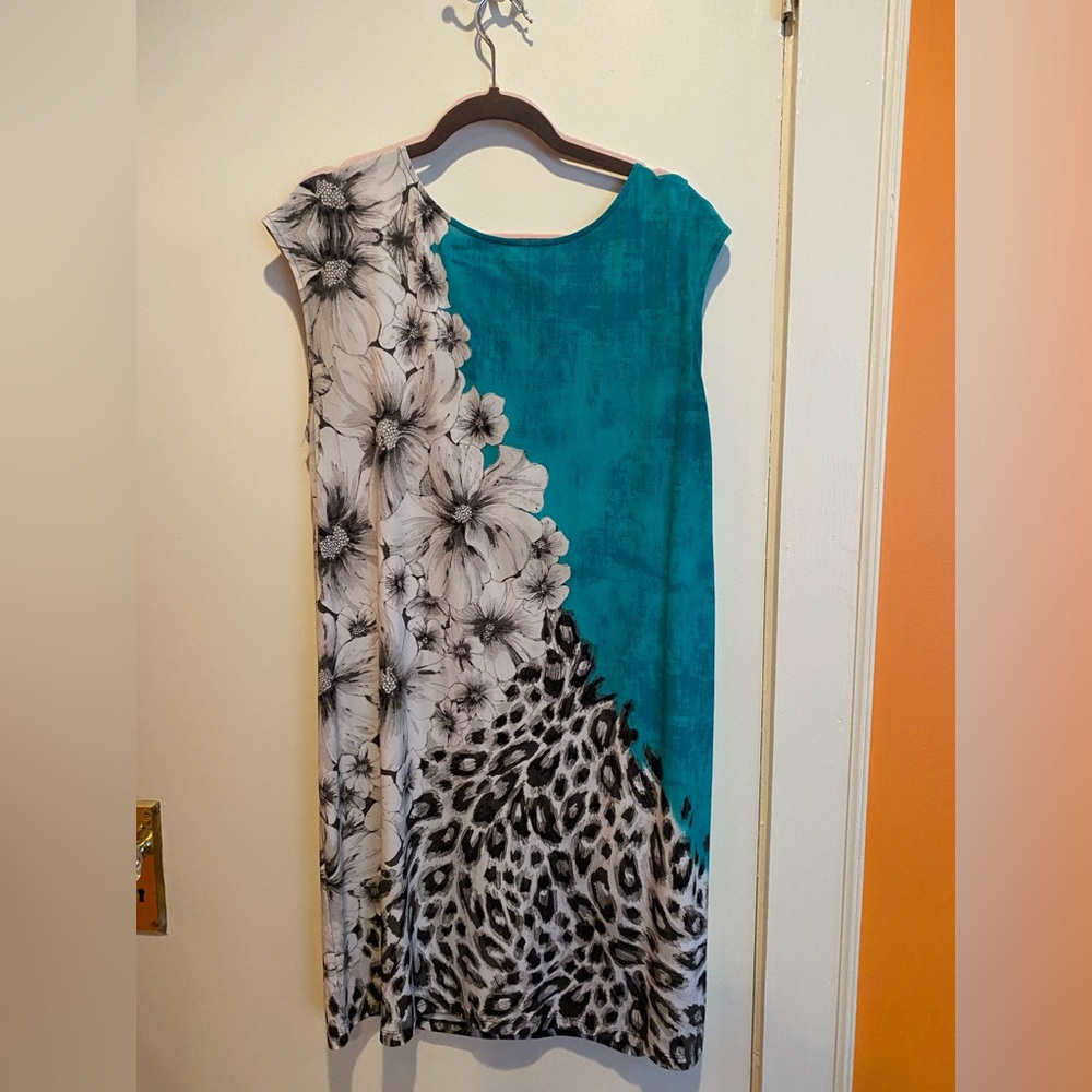 Chico’s light, comfortable dress in turquoise with animal print. Chicos SZ 3